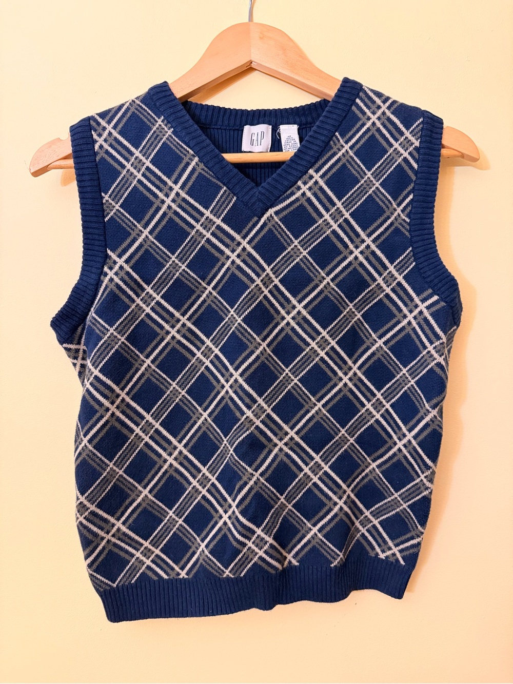 GAP Women's Navy Argyle V-Neck Sweater Vest